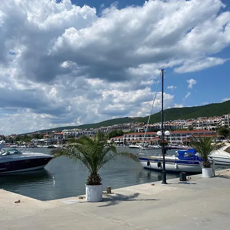 Toni House 405 Marina