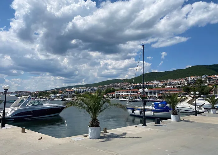 Toni House 405 Marina